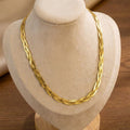 Collar elegante entrelazado