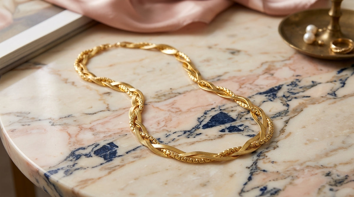 Collar trenzado elegante