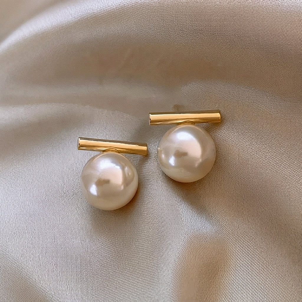 Aretes clásicos con perla blanca